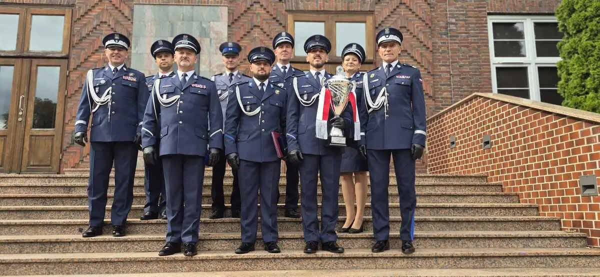 Funkcjonariusze z Ostrowca Świętokrzyskiego zdobywają podium w zawodach 'Patrol Roku'