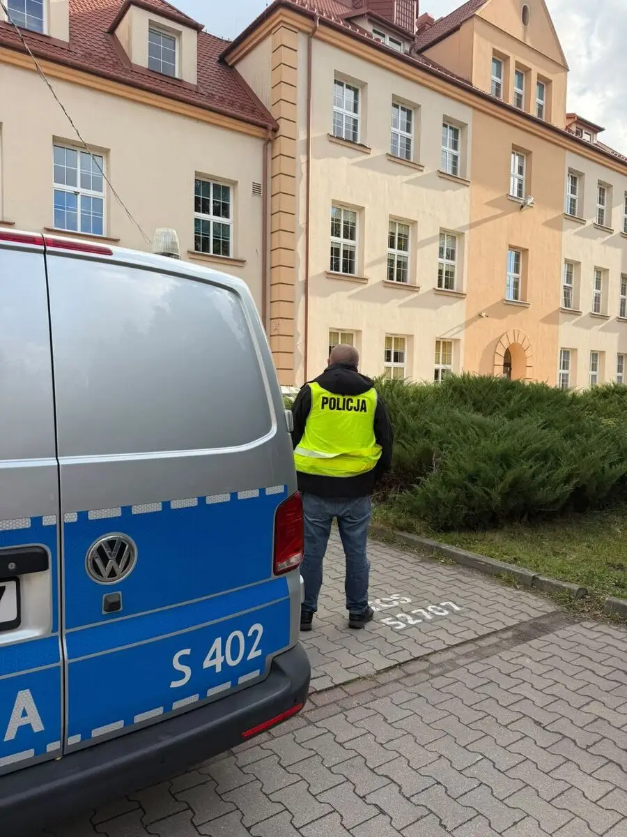 Wzmożone kontrole policji w rejonie szkół w Ostrowcu